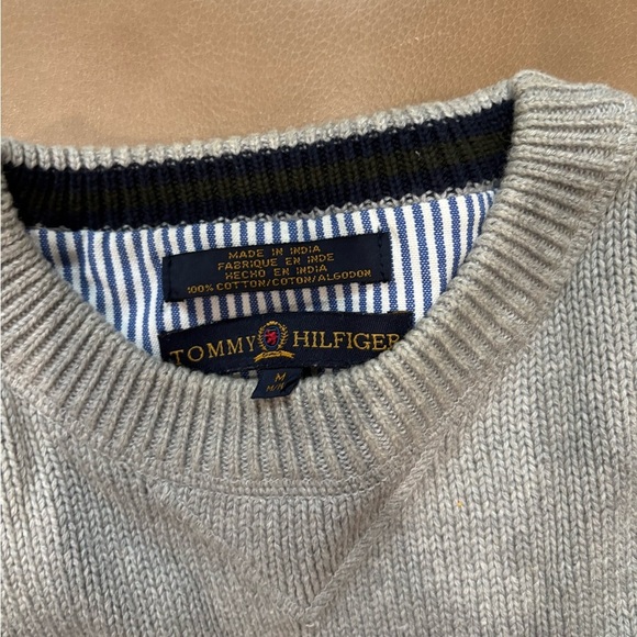 Vintage Tommy Hilfiger Light Gray Sweater - Picture 5 of 5